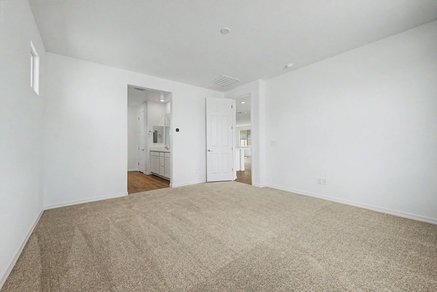 Spacious, unfurnished interior of a new home in Landmarke, San Tan Valley (Image 11).