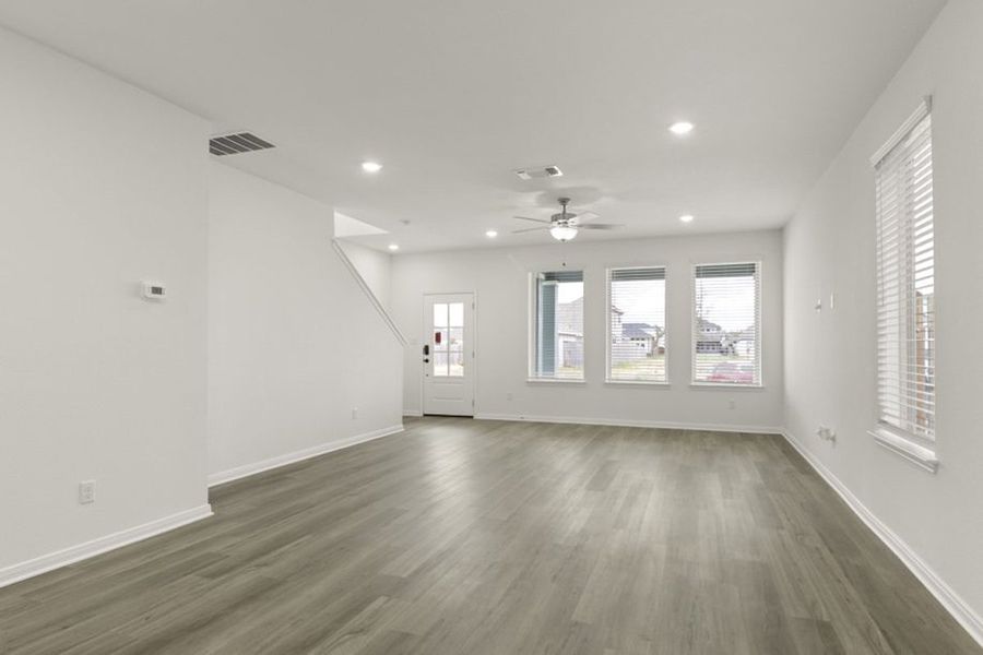 Representative unfurnished interior of a home built from the Elm by Pacesetter Homes in Blanco Vista, San Marcos (Image 29).