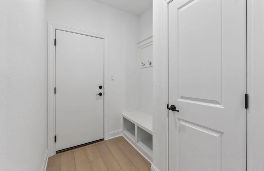 Spacious, unfurnished interior of a new home in Crescent Bluff, Georgetown (Image 26).