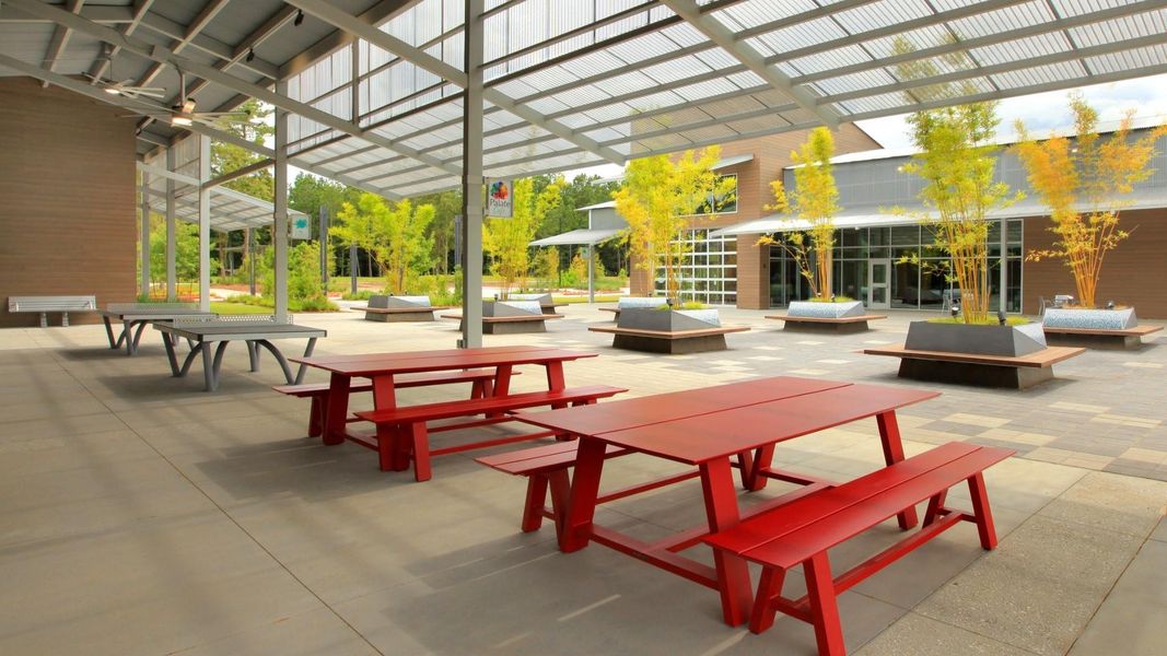 Enjoy dining al fresco at the Palette Cafe in the ARTAVIA community.