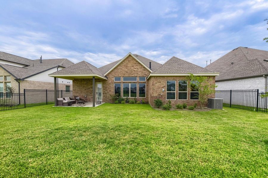 Exterior details and patio area of a home in , Katy (Image 25).