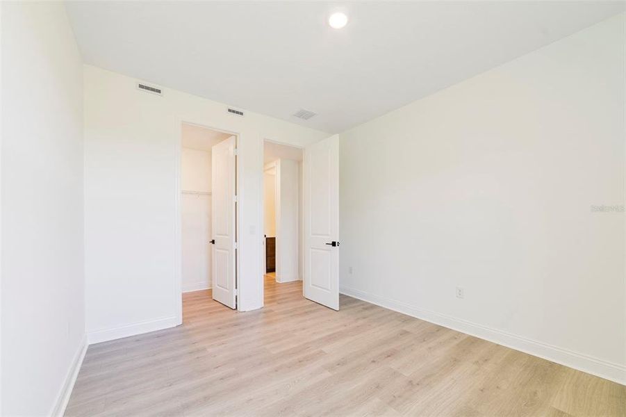 Spacious, unfurnished interior of a new home in Estates at Lake Jesup, Sanford (Image 13).