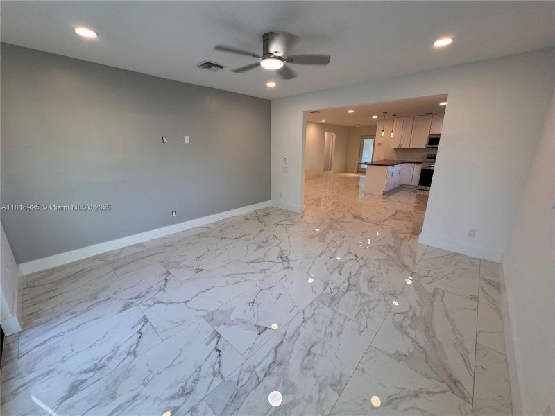 FAMILY ROOM FAMILY ROOM