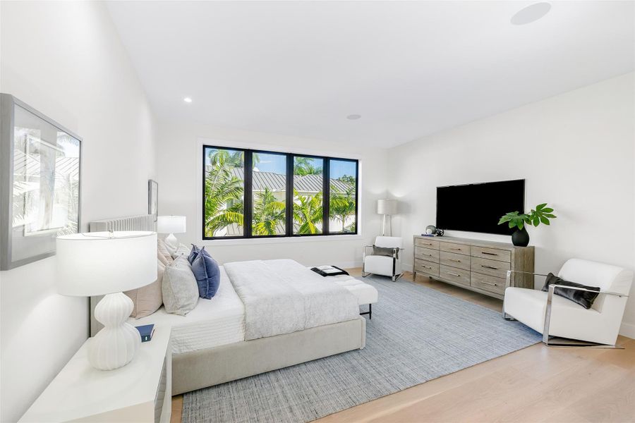 Furnished interior view inside a new home in , Fort Lauderdale (Image 26).