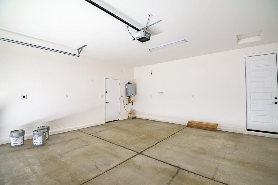 Spacious, unfurnished interior of a new home in Mesquite at North Creek, Queen Creek (Image 14).