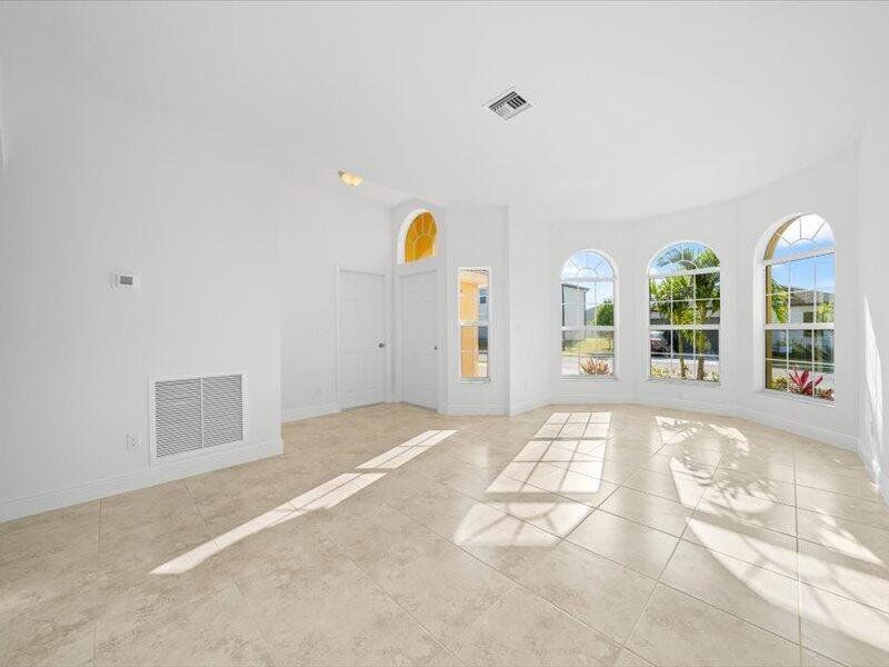Spacious, unfurnished interior of a new home in , Fort Pierce (Image 24).