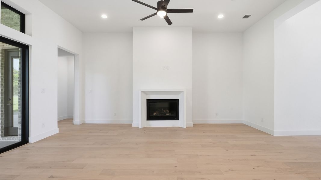 Spacious, unfurnished interior of a new home in Enchanted Creek, Lucas (Image 15).