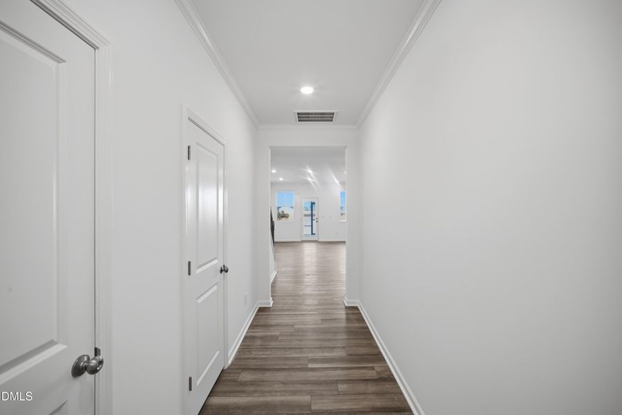 SUN_Everlee_Pic_CarsonII_QMI_229_Foyer_1