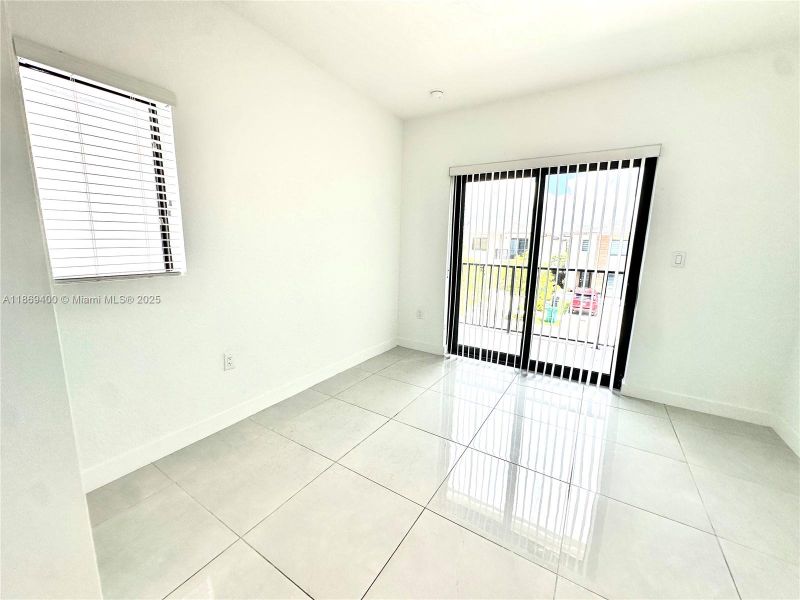 Spacious, unfurnished interior of a new home in , Florida City (Image 13).