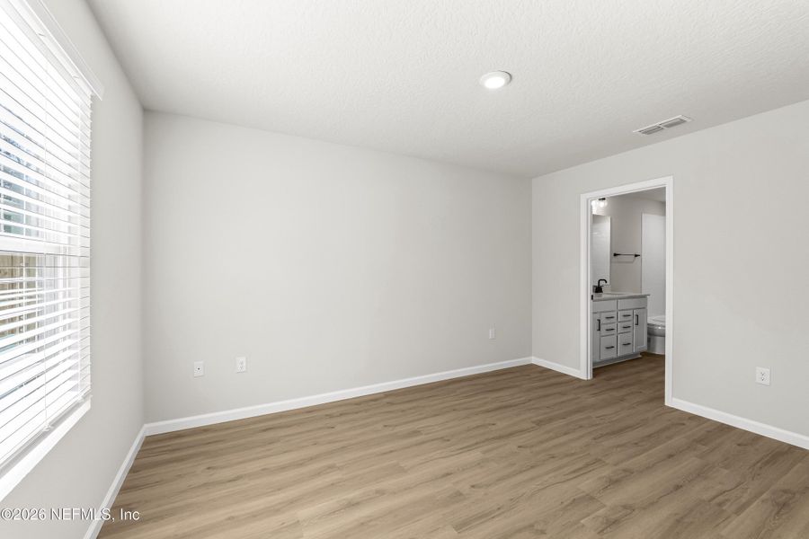 Spacious, unfurnished interior of a new home in , Jacksonville (Image 26).