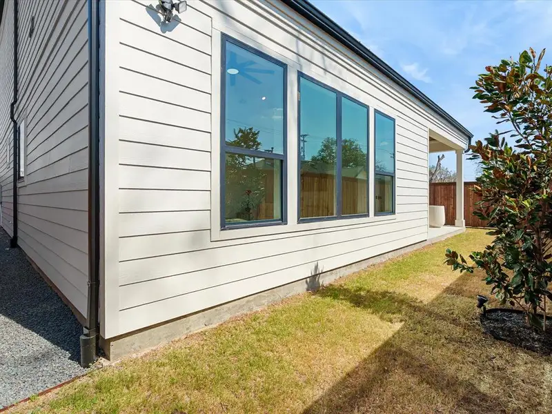 Exterior details and patio area of a home in , Dallas (Image 3).