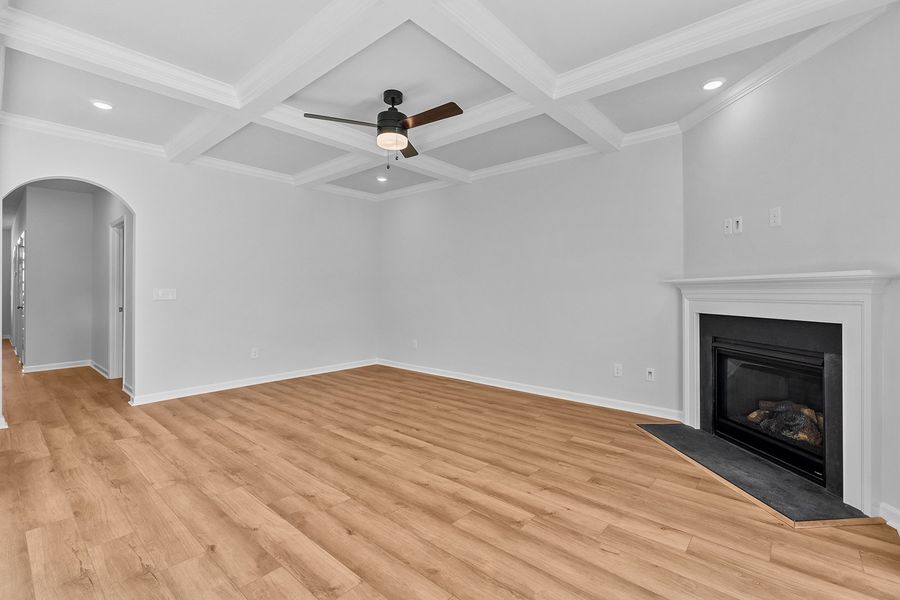 Spacious, unfurnished interior of a new home in Fieldstone, Lexington (Image 16).