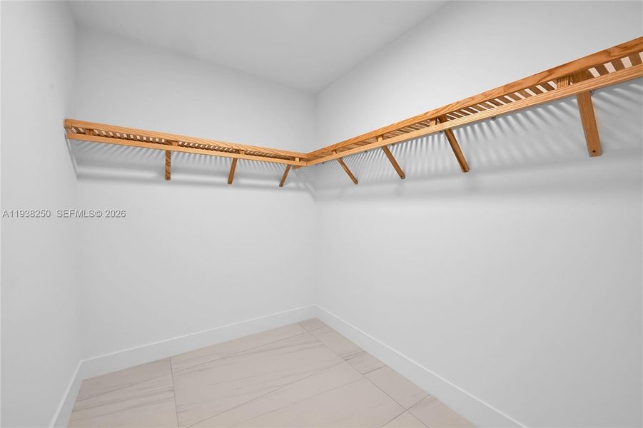 Spacious, unfurnished interior of a new home in , Fort Lauderdale (Image 49).