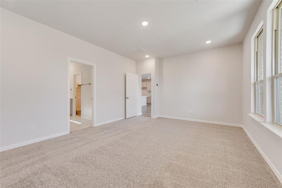 Spacious, unfurnished interior of a new home in Walden Pond, Forney (Image 23).