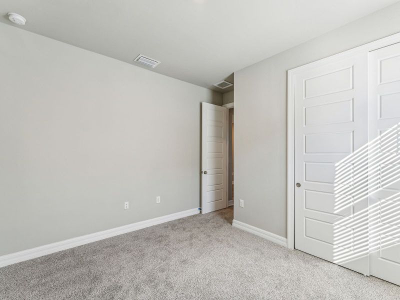 Spacious, unfurnished interior of a new home in Crescent Lakes - Signature Series, Punta Gorda (Image 16).