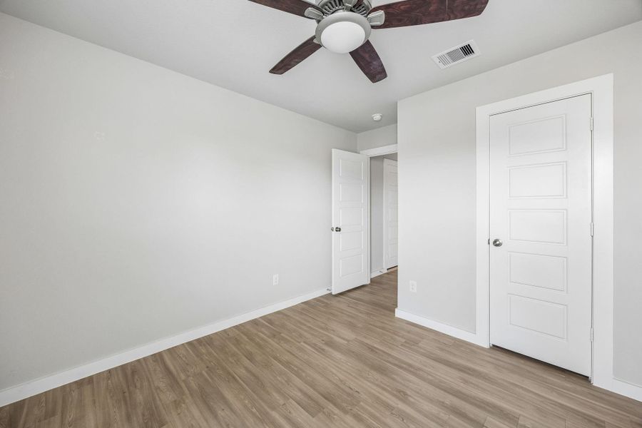 Spacious, unfurnished interior of a new home in Ambrose, La Marque (Image 18).