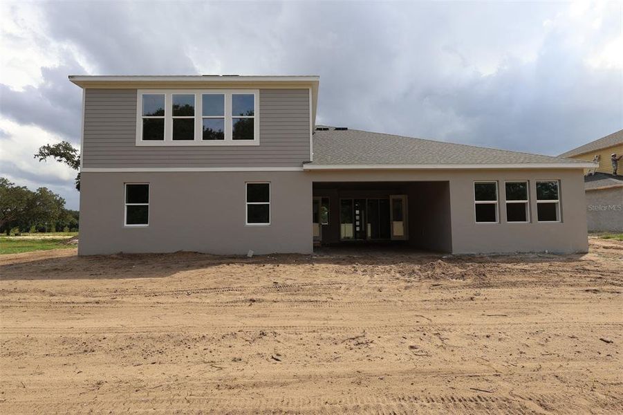 Exterior details and patio area of a home in Willow Run, Apopka (Image 3).