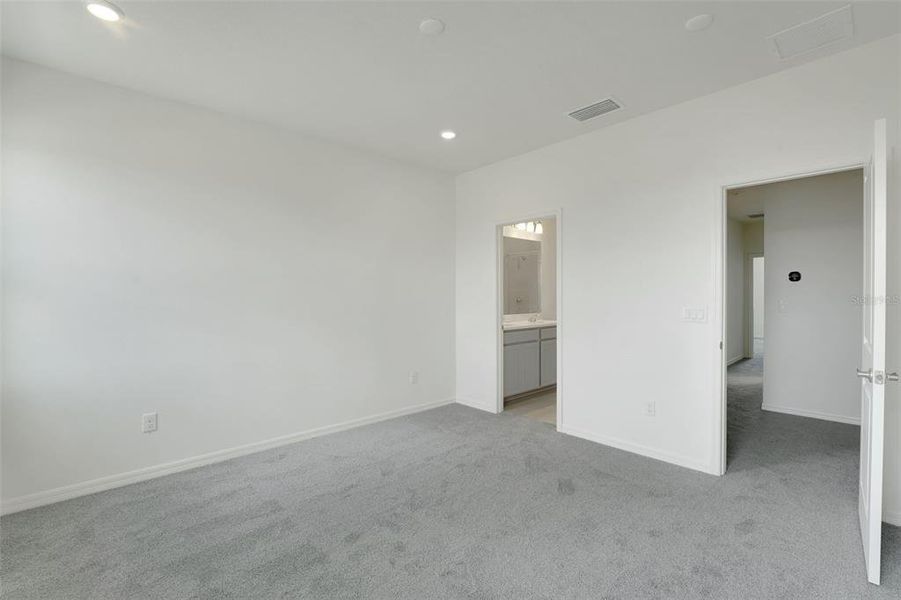 Spacious, unfurnished interior of a new home in Shores at Mirada, San Antonio (Image 21).