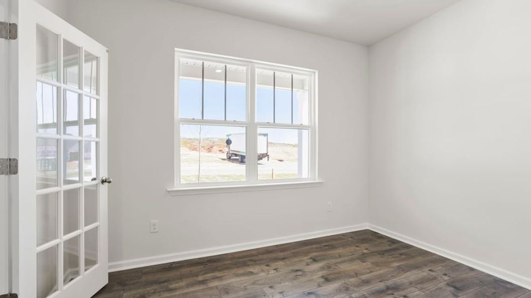 Spacious, unfurnished interior of a new home in Sage Grove, Lyman (Image 19).