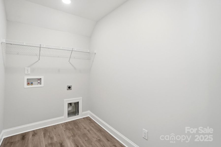 Spacious, unfurnished interior of a new home in Harrisburg Village, Harrisburg (Image 40).