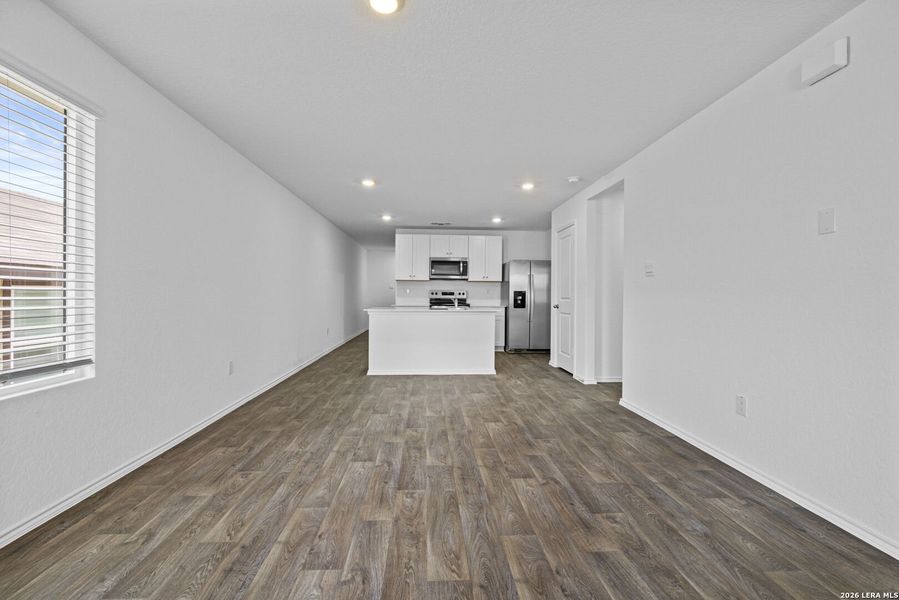 Spacious, unfurnished interior of a new home in Stonehill, San Antonio (Image 11).