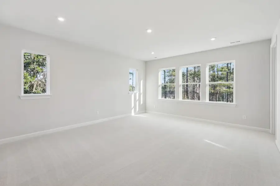 Spacious, unfurnished interior of a new home in Summit At Homestead, Chapel Hill (Image 10).