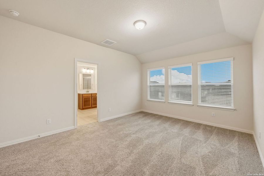 Spacious, unfurnished interior of a new home in Veramendi, New Braunfels (Image 28).