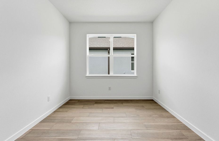 Spacious, unfurnished interior of a new home in Riverwood, Zephyrhills (Image 16).