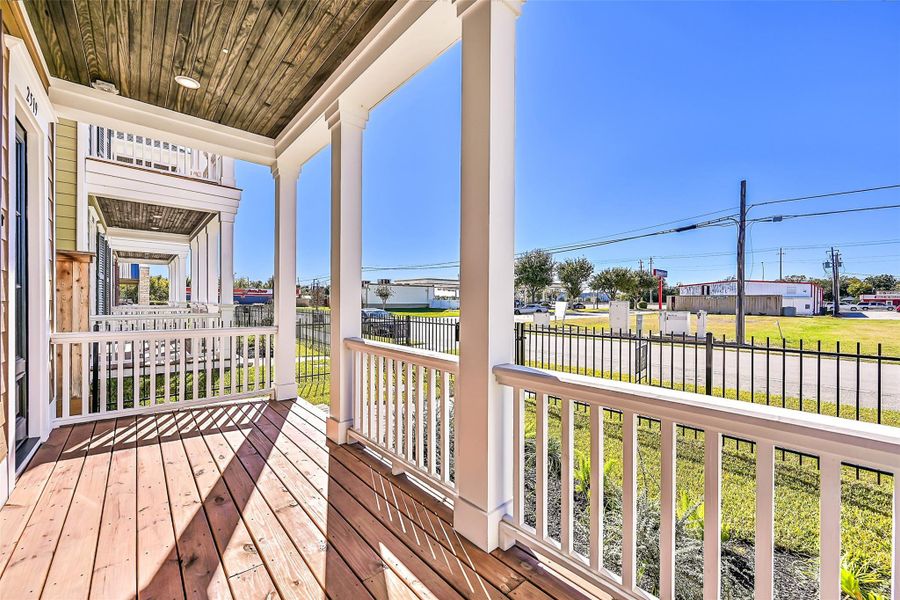 Exterior details and patio area of a home in Pearland Old Townsite, Pearland (Image 4).
