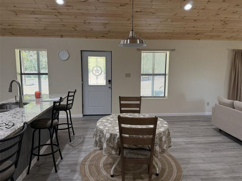 Dining Area Dining Area