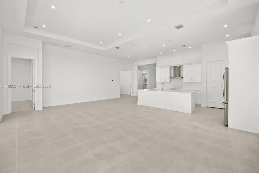 Spacious, unfurnished interior of a new home in , Port St. Lucie (Image 23).