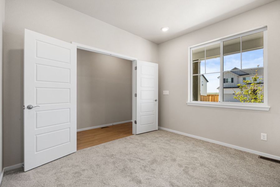 Spacious, unfurnished interior of a new home in Wolf Creek Run West, Strasburg (Image 9).