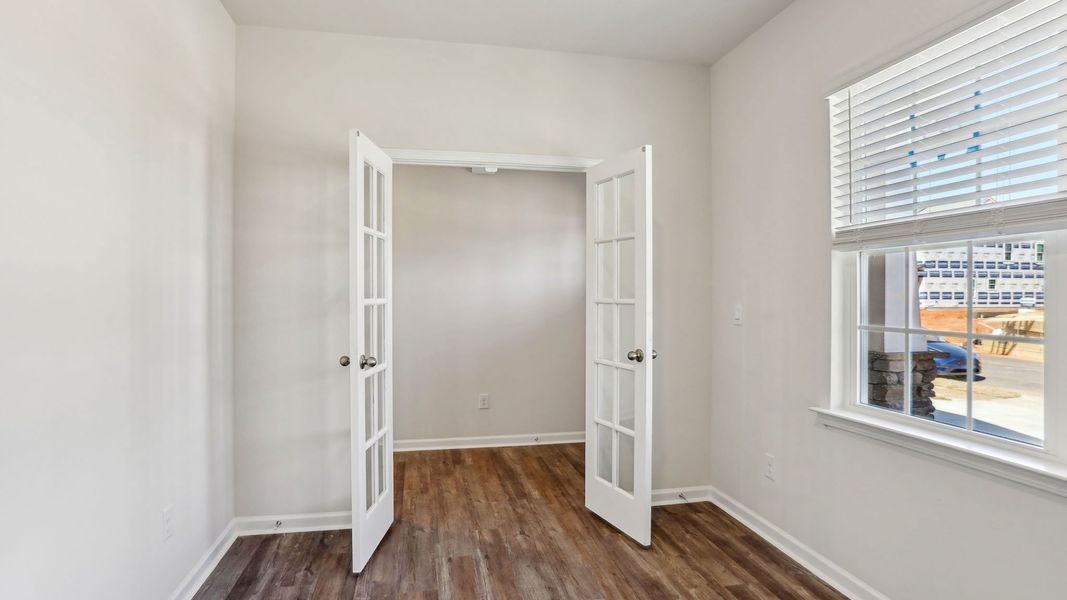 Spacious, unfurnished interior of a new home in Valleywood Farms, Waynesville (Image 9).