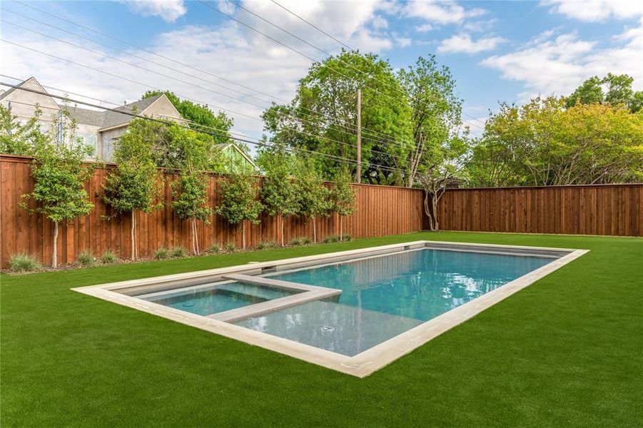 Exterior details and patio area of a home in , Dallas (Image 4).