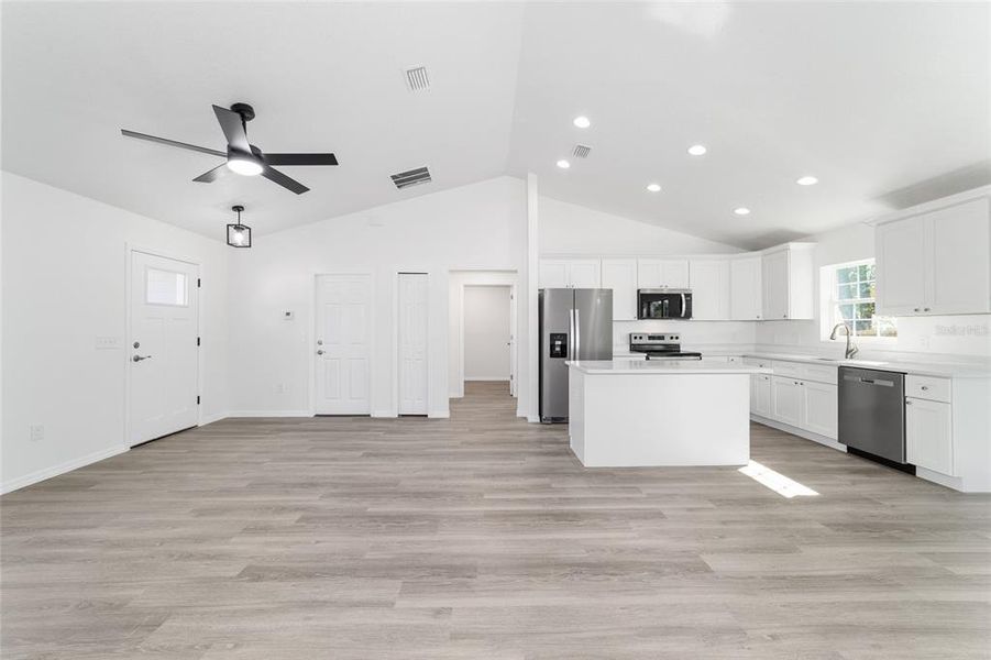Spacious, unfurnished interior of a new home in , Dunnellon (Image 41). Spacious, unfurnished interior of a new home in , Dunnellon (Image 41).