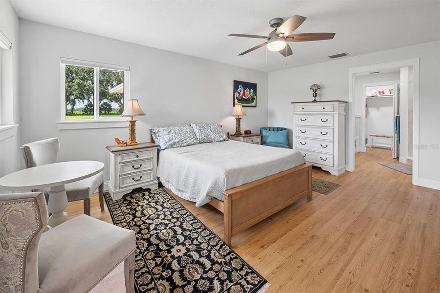 Furnished interior view inside a new home in , Chiefland (Image 35).