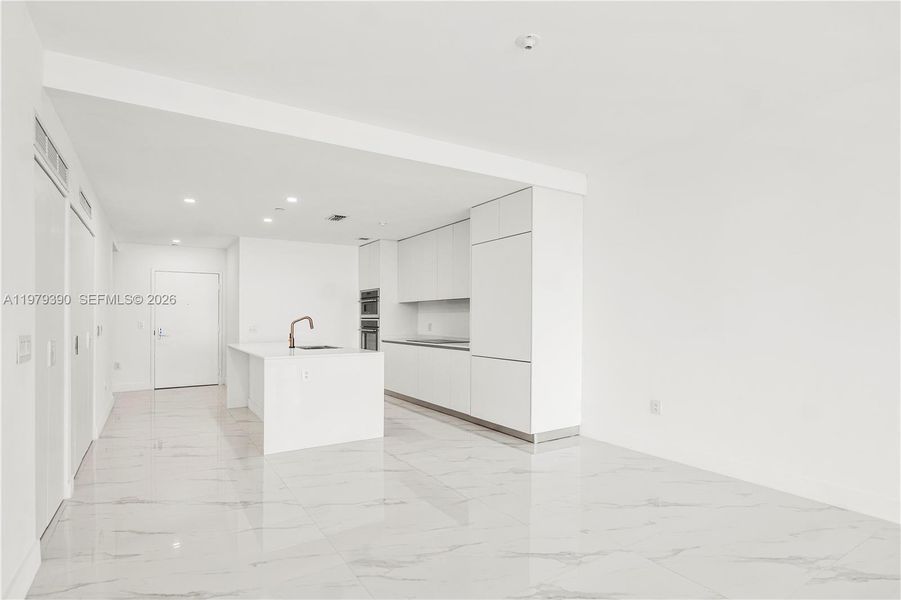 Spacious, unfurnished interior of a new home in Aria Reserve, Miami (Image 17).
