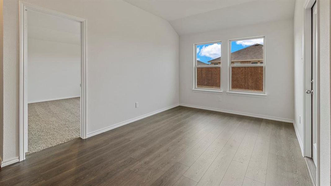 Spacious, unfurnished interior of a new home in Bluff Springs, Ferris (Image 13).
