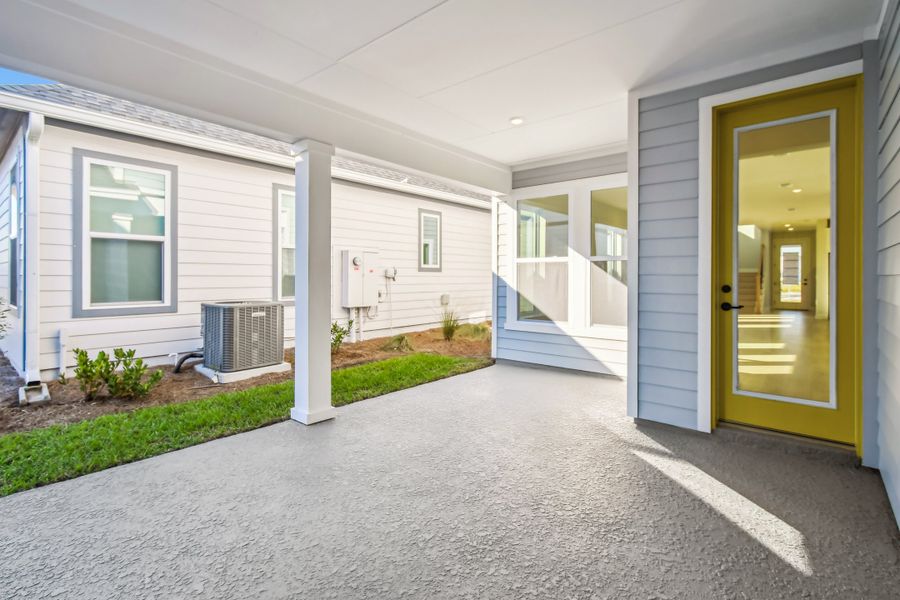 Exterior details and patio area of a home in Weslyn Park in Sunbridge 34', St. Cloud (Image 4).