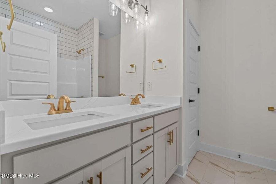 355 Shaw Rd 355 Shaw Rd