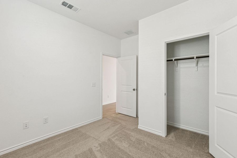 Spacious, unfurnished interior of a new home in River Ranch, Dayton (Image 27).