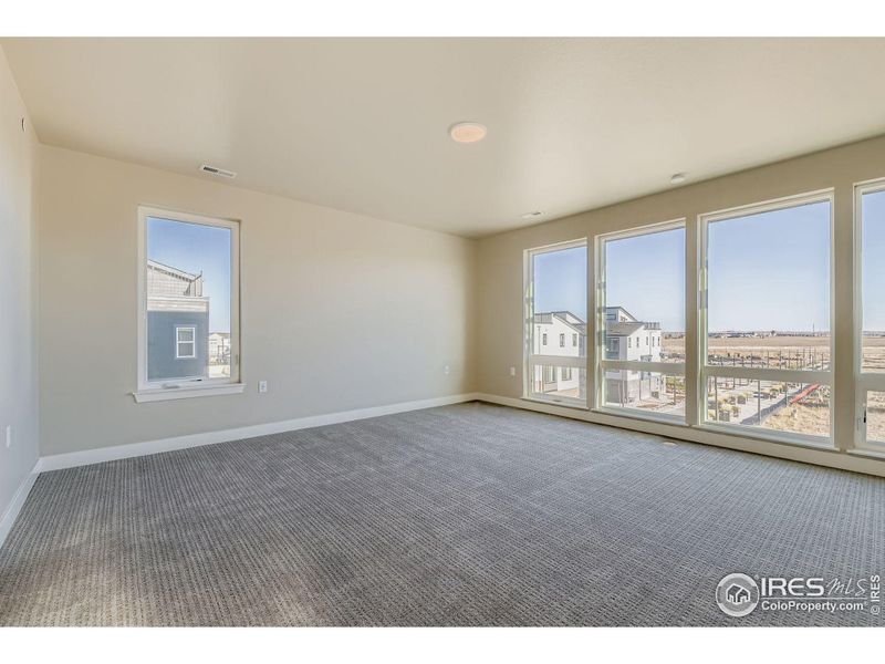 Spacious, unfurnished interior of a new home in Baseline, Broomfield (Image 31).