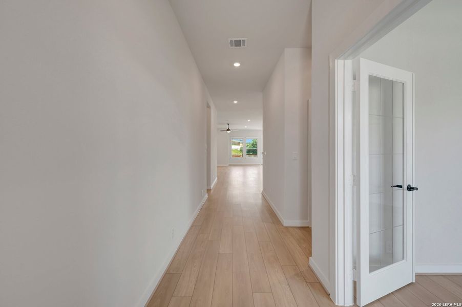 Spacious, unfurnished interior of a new home in Meyer Ranch – Select Reserve Series, New Braunfels (Image 13). Spacious, unfurnished interior of a new home in Meyer Ranch – Select Reserve Series, New Braunfels (Image 13).