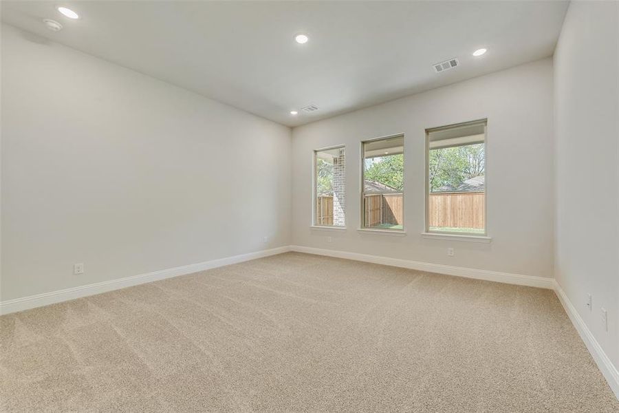 Spacious, unfurnished interior of a new home in Bayside, Rowlett (Image 21).