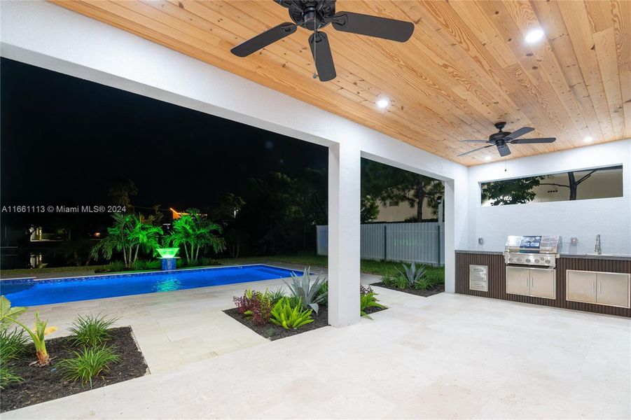 Exterior details and patio area of a home in , Cape Coral (Image 28).