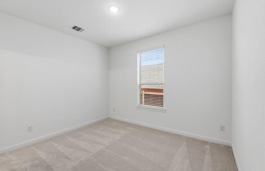 Spacious, unfurnished interior of a new home in Santa Rita Ranch, Liberty Hill (Image 25).