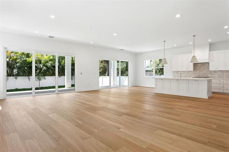 Spacious, unfurnished interior of a new home in , Tampa (Image 30).