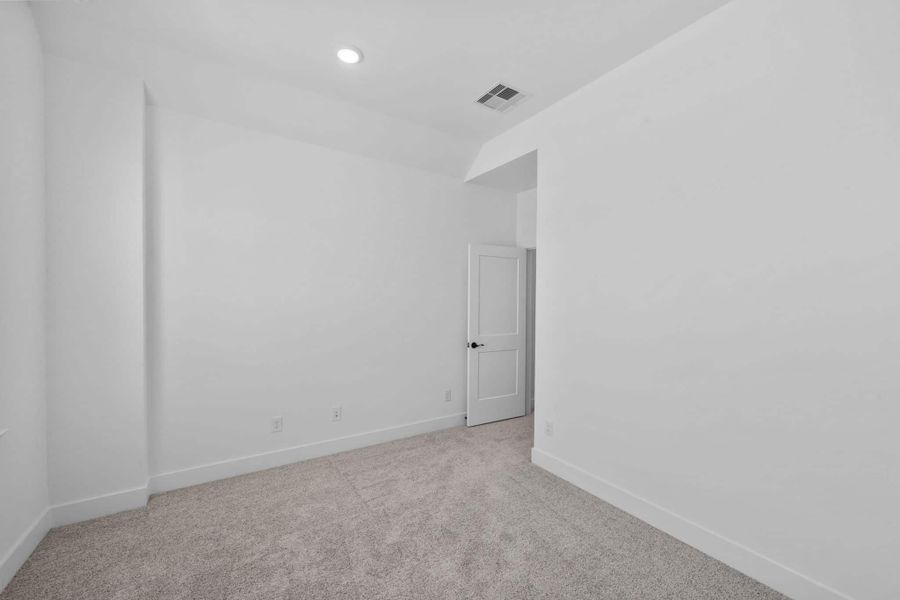 Spacious, unfurnished interior of a new home in Meridiana, Manvel (Image 28).