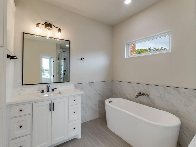 Furnished interior view inside a new home in , Dallas (Image 8).