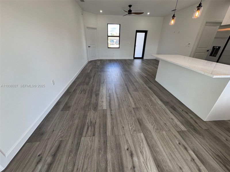 Spacious, unfurnished interior of a new home in , Cape Coral (Image 31).